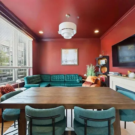 1 Free Parking Gym Balcony Sleeps 12 Apartment