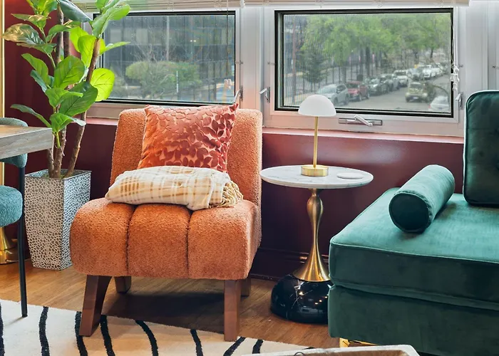 Apartment 1 Free Parking Gym Balcony Sleeps 10