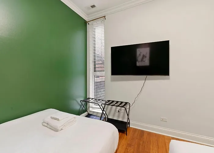 Apartment 1 Free Parking Gym Balcony Sleeps 10 Chicago