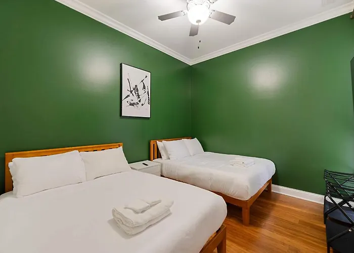 1 Free Parking Gym Balcony Sleeps 10 Apartment