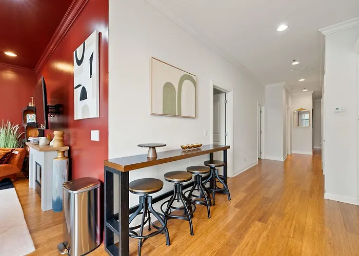 Apartment 1 Free Parking Gym Balcony Sleeps 10 Chicago