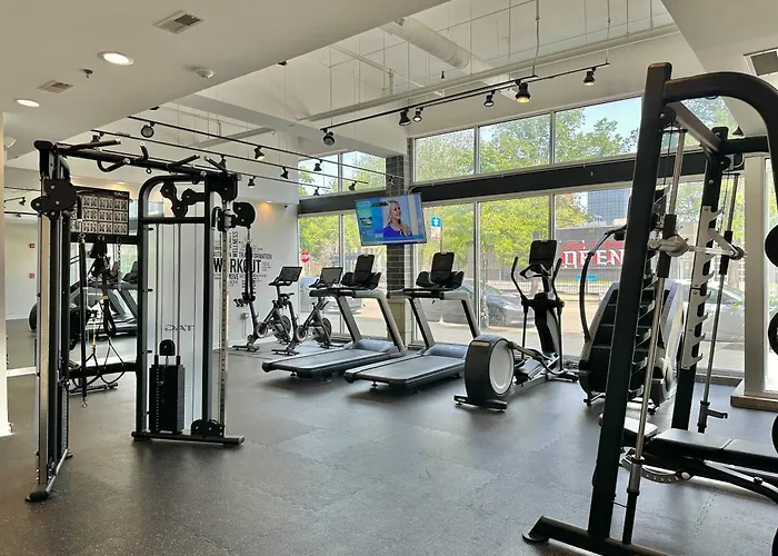 1 Free Parking Gym Balcony Sleeps 10 *